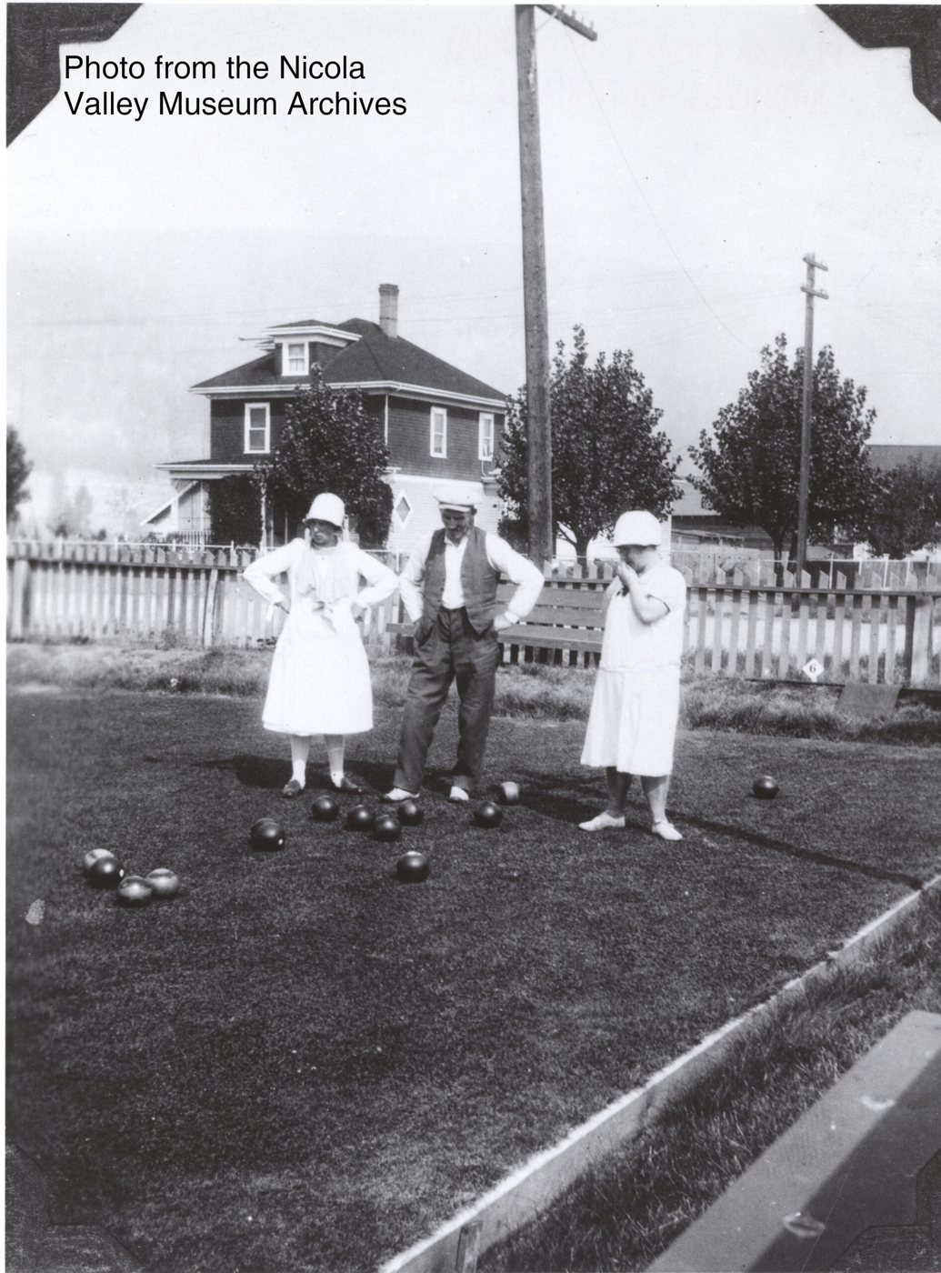 Lawn bowling in action, Merritt